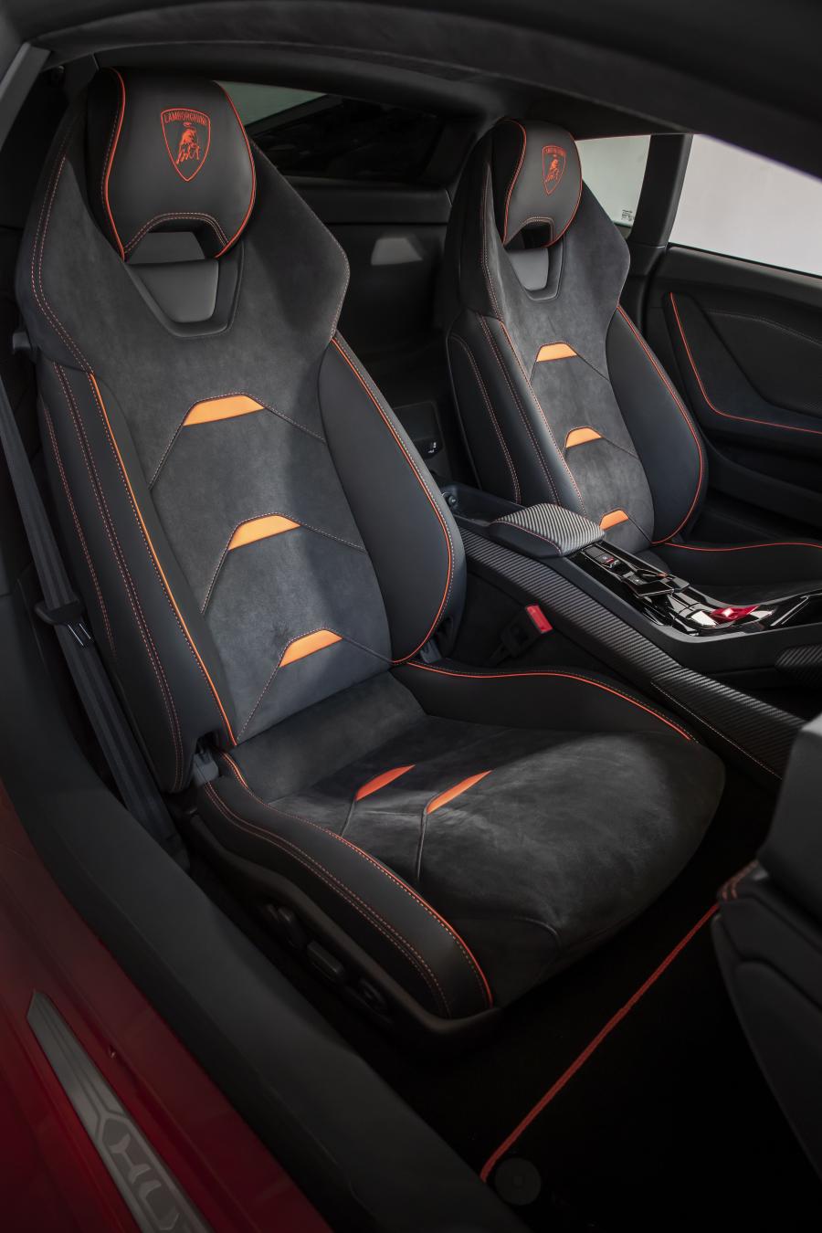 Интерьер Lamborghini Huracan EVO (LB724) 2019 года  (фото 42 из 87)
